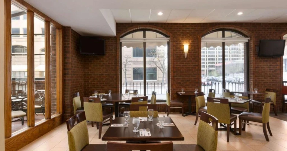 Affordable Comfort: Top Hotels Near Camden Yards That Won’t Break the Bank
